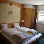 Grichting & Serviced ホテル