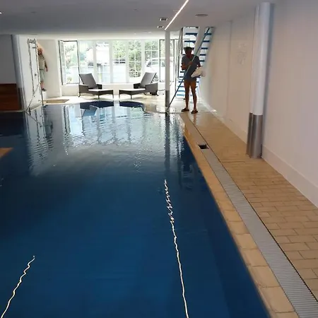 فندق Grichting & Serviced 3*