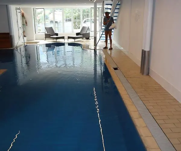 Otel Grichting & Serviced 3*